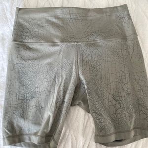 Lululemon wunder train shorts 8 inch size 10 like new